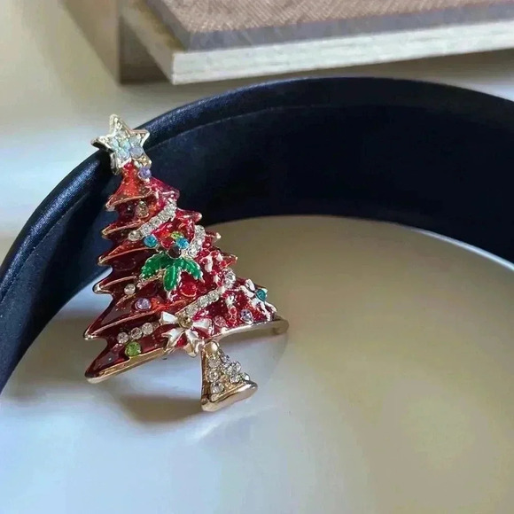 Red Christmas Tree Brooch - Picture 6 of 9